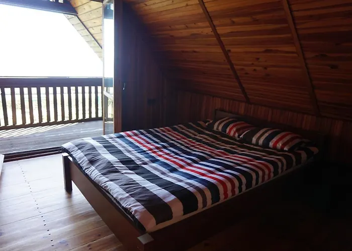 Деревянный коттедж Sunrise Camp